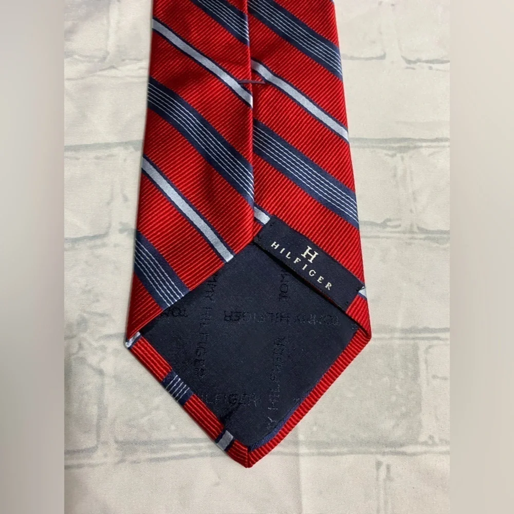 TOMMY HILFIGER RED BLUE WHITE STRIPES SILK REPP NECKTIE TIE